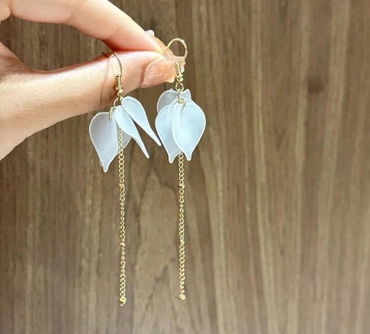 120 Hottest Search Titles for Dangle Earrings and Asymmetrical Petal Tassel Earrings: Exquisite Diamond-Encrusted AB Floral Ear Pendants for Women, Korean Influencer Ear Accessories.